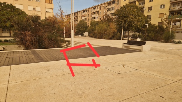 TRG KRALJA TOMISLAVA OŠTEĆENJE PODLOGE