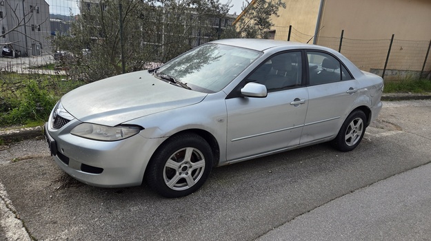 UL. PROŠTINSKE BUNE NAPUŠTENO VOZILO