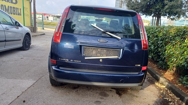 MUTVORANSKA UL. NAPUŠTENO VOZILO