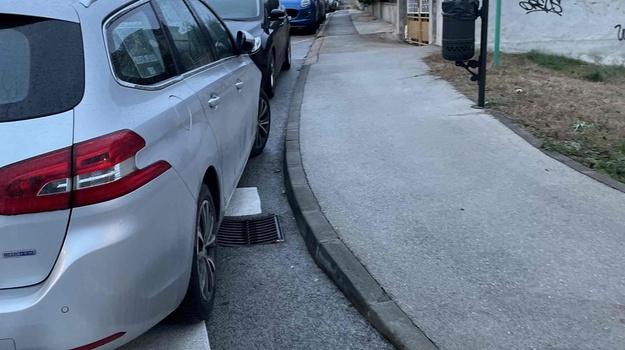 FLEGOVA UL. NEPROPISNO PARKIRANJE