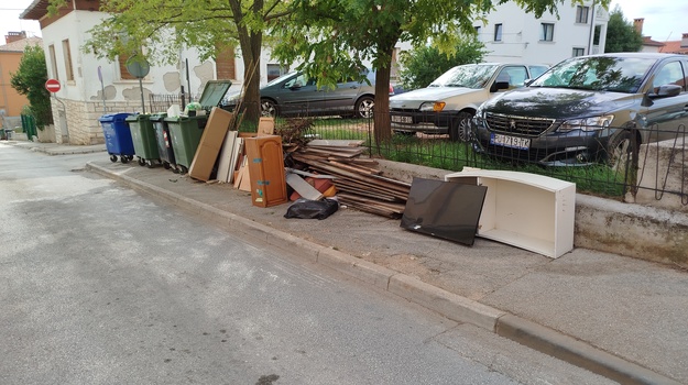 TESLINA UL. ILEAGLNI/GLOMAZNI OTPAD