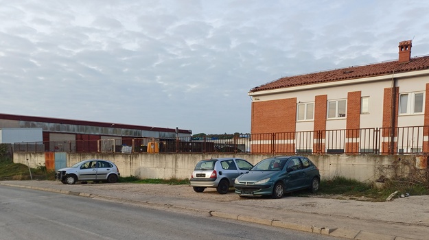 UL. VALICA NAPUŠTENA VOZILA