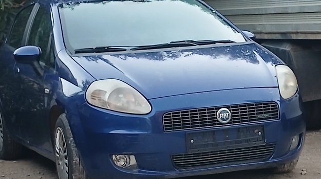 BUJSKA UL. NAPUŠTENO VOZILO