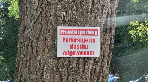 BANOVČEVA UL. ZABRANJENO PLAKATIRANJE