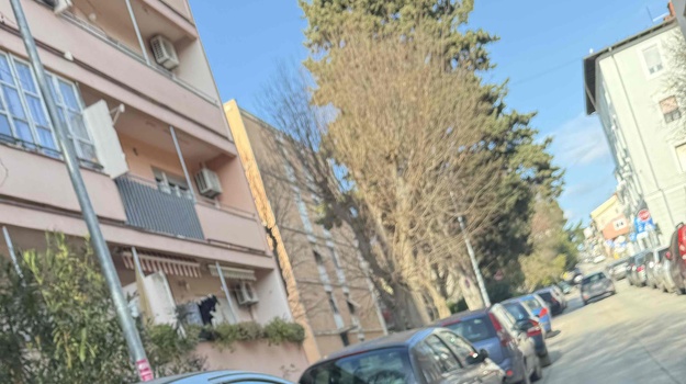 NOBILEOVA UL. NEPROPISNO PARKIRANJE