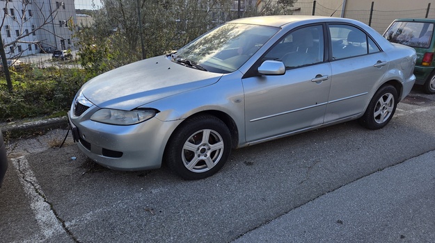 UL. PROŠTINSKE BUNE NAPUŠTENO VOZILO