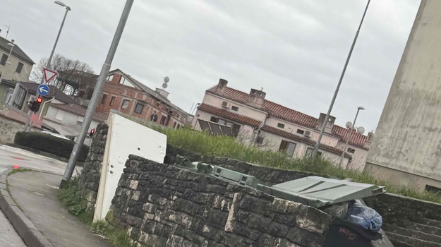 KUKULJEVIĆEVA UL. ILEGALNI/GLOMAZNI OTPAD