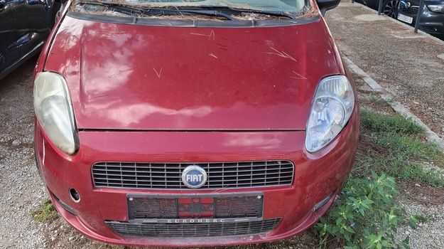 BANOVČEVA UL. NAPUŠTENO VOZILO