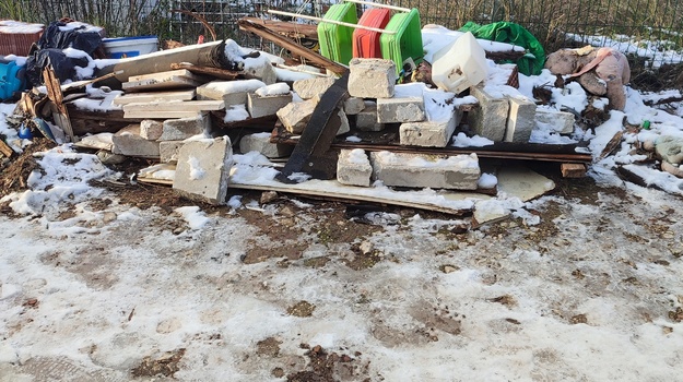 GUNDULIĆEVA UL. ILEGALNI/GLOMAZNI OTPAD