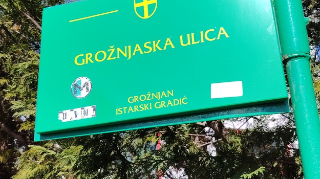 GROŽNJANSKA UL. ISPRAVAK NATPISNE PLOČE