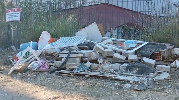 GUNDULIĆEVA UL. ILEGALNI/GLOMAZNI OTPAD