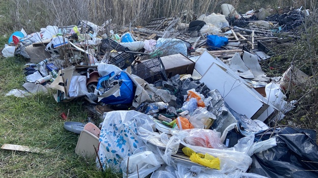 LOŠINJSKA UL. ILEGALNI/GLOMAZNI OTPAD