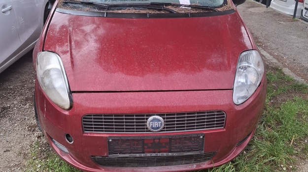 BANOVČEVA UL. NAPUŠTENO VOZILO