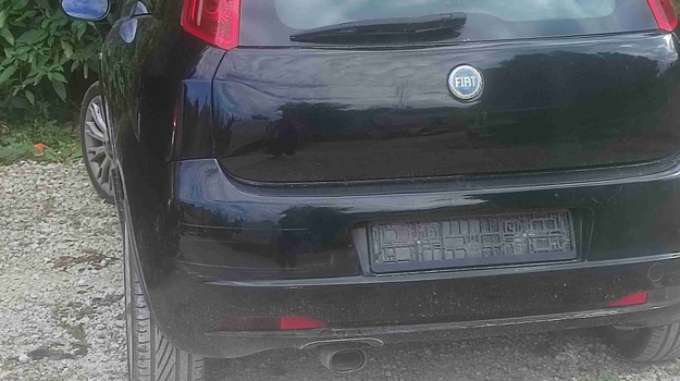 GUNDULIĆEVA UL. NAPUŠTENO VOZILO