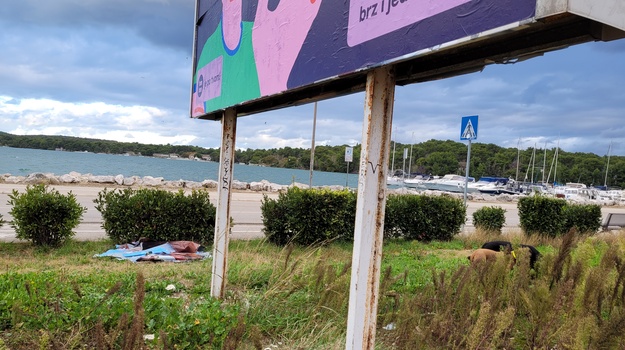 KOLODVORSKA UL. ILEGALNI OTPAD