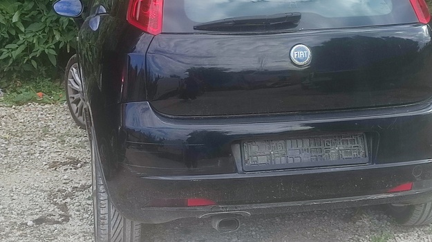 GUNDULIĆEVA UL. NAPUŠTENO VOZILO