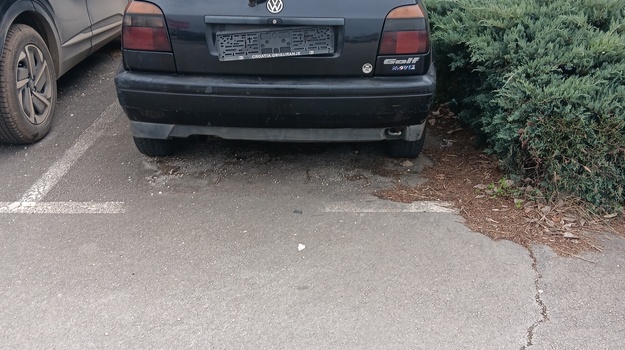 ŠIJANKSA CESTA NAPUŠTENO VOZILO